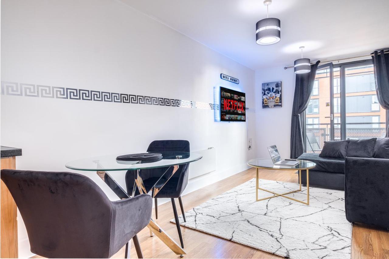 Maevela Apartments - Arcadian Versace Themed Apt ☆ Huge Balcony / Free Parking → Free Netflix -2 Min Walk From Birmingham Hippodrome Theatre, Arcadian, China Town, Sidewalk Club, Gay Village, 5 Mins From New Street Train Station - Birmingham Grand Ce Εξωτερικό φωτογραφία
