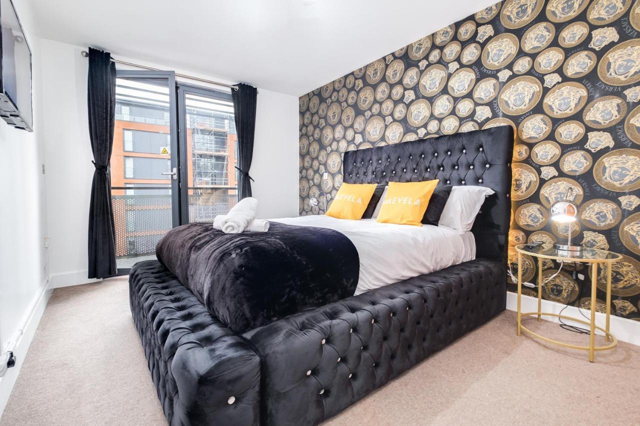 Maevela Apartments - Arcadian Versace Themed Apt ☆ Huge Balcony / Free Parking → Free Netflix -2 Min Walk From Birmingham Hippodrome Theatre, Arcadian, China Town, Sidewalk Club, Gay Village, 5 Mins From New Street Train Station - Birmingham Grand Ce Εξωτερικό φωτογραφία