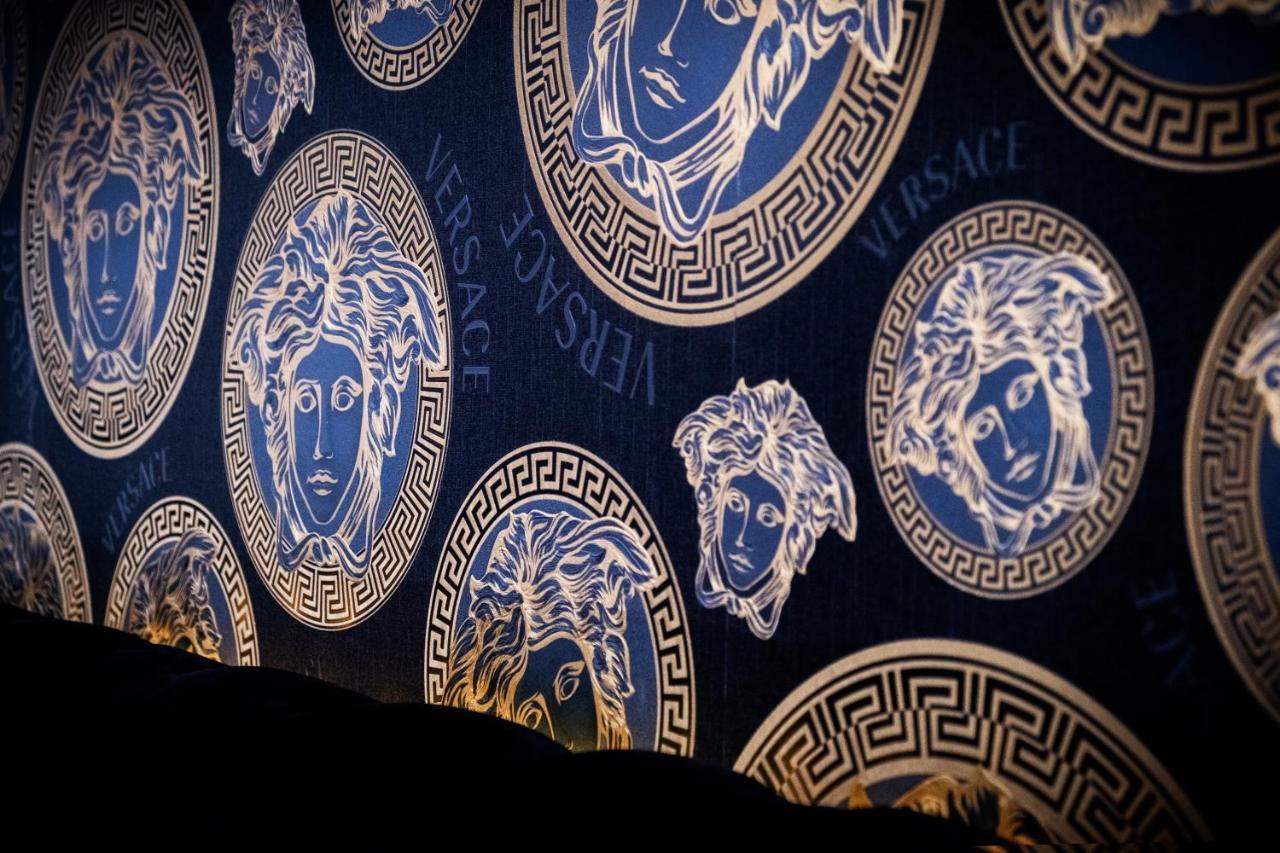 Maevela Apartments - Arcadian Versace Themed Apt ☆ Huge Balcony / Free Parking → Free Netflix -2 Min Walk From Birmingham Hippodrome Theatre, Arcadian, China Town, Sidewalk Club, Gay Village, 5 Mins From New Street Train Station - Birmingham Grand Ce Εξωτερικό φωτογραφία