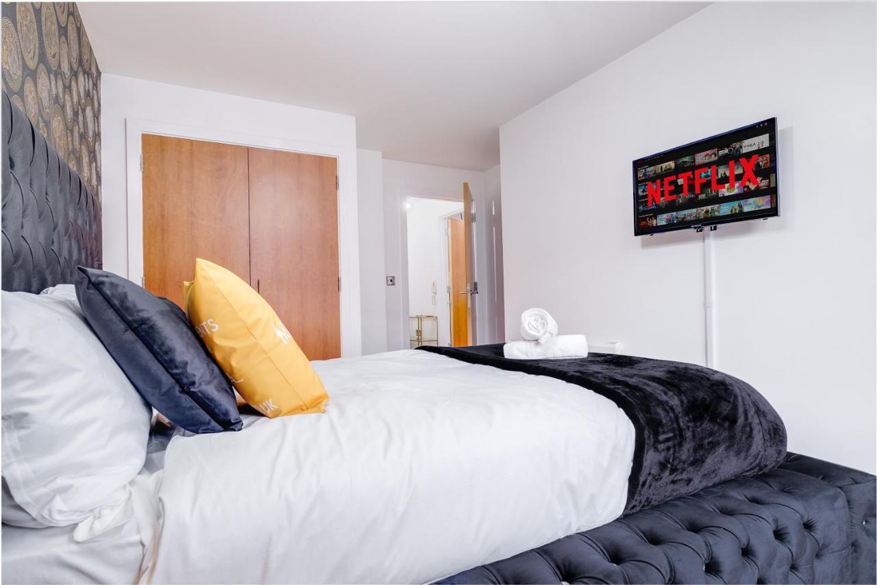 Maevela Apartments - Arcadian Versace Themed Apt ☆ Huge Balcony / Free Parking → Free Netflix -2 Min Walk From Birmingham Hippodrome Theatre, Arcadian, China Town, Sidewalk Club, Gay Village, 5 Mins From New Street Train Station - Birmingham Grand Ce Εξωτερικό φωτογραφία