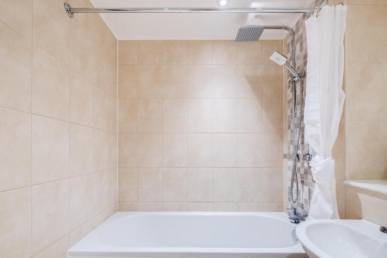Maevela Apartments - Arcadian Versace Themed Apt ☆ Huge Balcony / Free Parking → Free Netflix -2 Min Walk From Birmingham Hippodrome Theatre, Arcadian, China Town, Sidewalk Club, Gay Village, 5 Mins From New Street Train Station - Birmingham Grand Ce Εξωτερικό φωτογραφία
