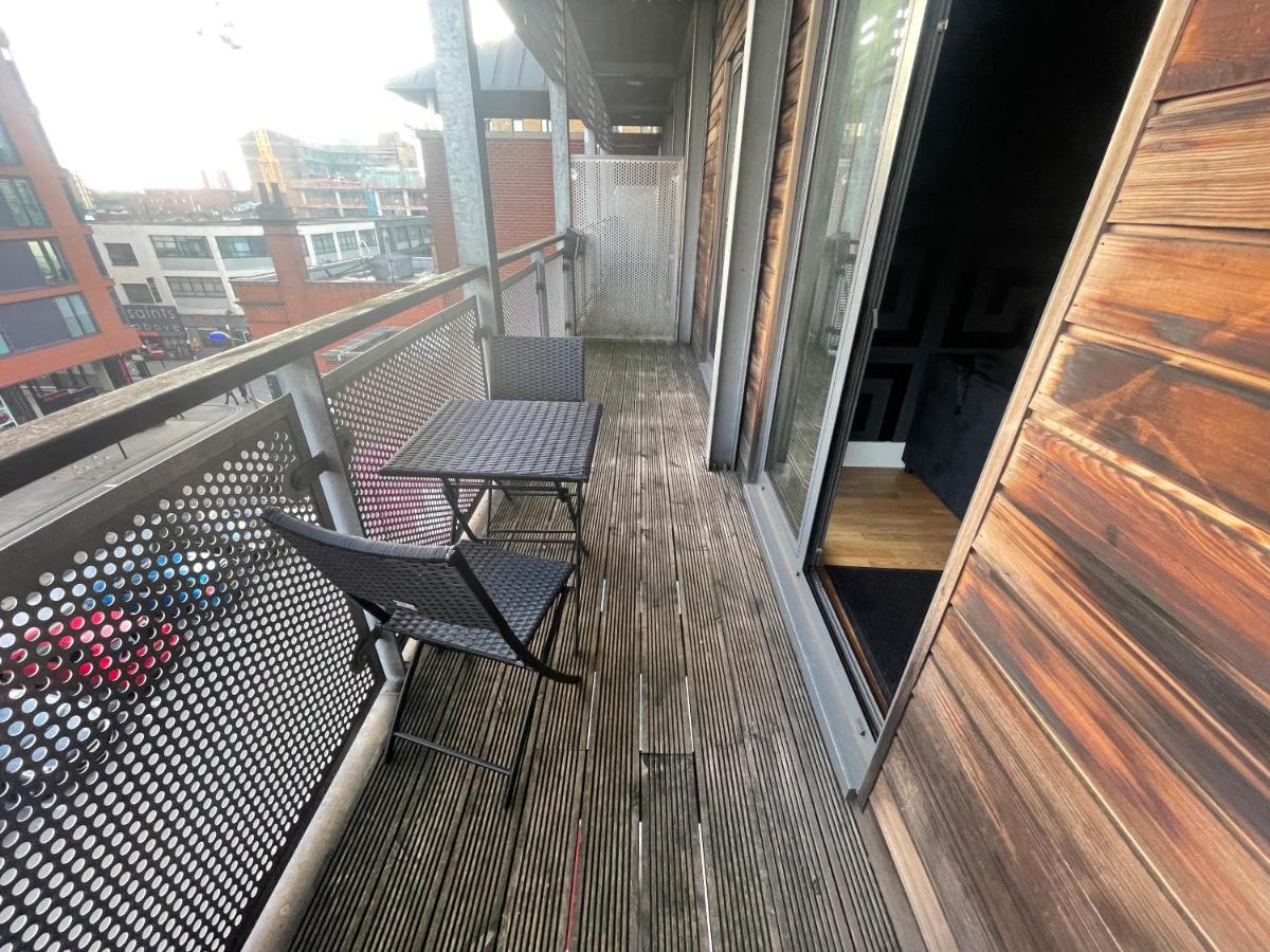 Maevela Apartments - Arcadian Versace Themed Apt ☆ Huge Balcony / Free Parking → Free Netflix -2 Min Walk From Birmingham Hippodrome Theatre, Arcadian, China Town, Sidewalk Club, Gay Village, 5 Mins From New Street Train Station - Birmingham Grand Ce Εξωτερικό φωτογραφία