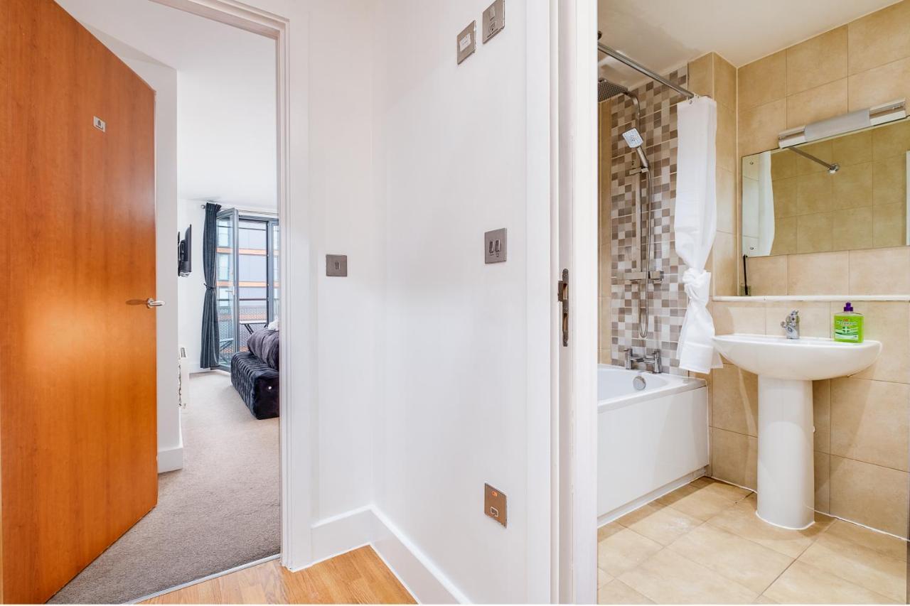Maevela Apartments - Arcadian Versace Themed Apt ☆ Huge Balcony / Free Parking → Free Netflix -2 Min Walk From Birmingham Hippodrome Theatre, Arcadian, China Town, Sidewalk Club, Gay Village, 5 Mins From New Street Train Station - Birmingham Grand Ce Εξωτερικό φωτογραφία