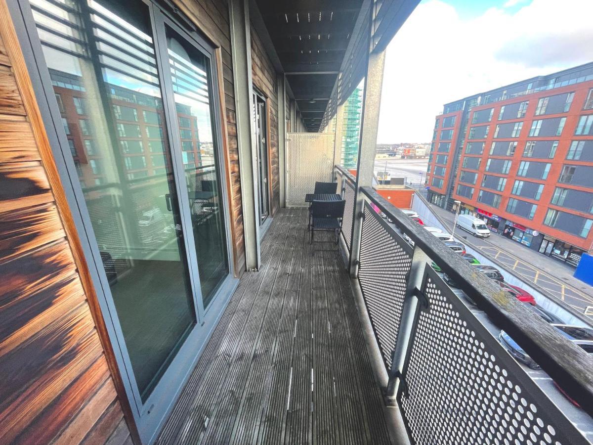 Maevela Apartments - Arcadian Versace Themed Apt ☆ Huge Balcony / Free Parking → Free Netflix -2 Min Walk From Birmingham Hippodrome Theatre, Arcadian, China Town, Sidewalk Club, Gay Village, 5 Mins From New Street Train Station - Birmingham Grand Ce Εξωτερικό φωτογραφία