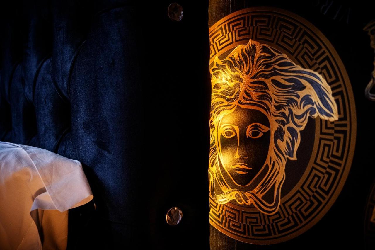 Maevela Apartments - Arcadian Versace Themed Apt ☆ Huge Balcony / Free Parking → Free Netflix -2 Min Walk From Birmingham Hippodrome Theatre, Arcadian, China Town, Sidewalk Club, Gay Village, 5 Mins From New Street Train Station - Birmingham Grand Ce Εξωτερικό φωτογραφία